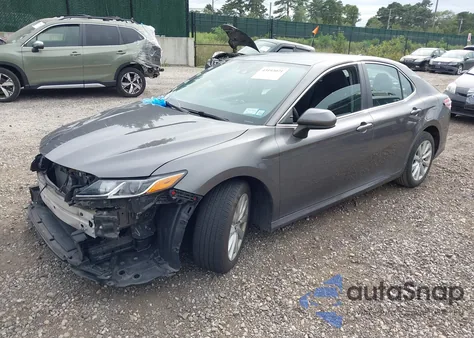 2019 Toyota Camry Le z USA, uszkodzony, nr VIN 4T1B11HKXKU260141